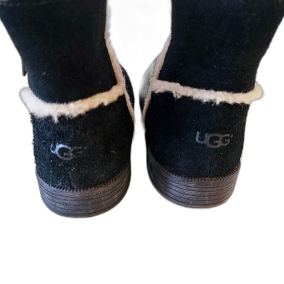 UGG BOOTS - Picture 6 of 9